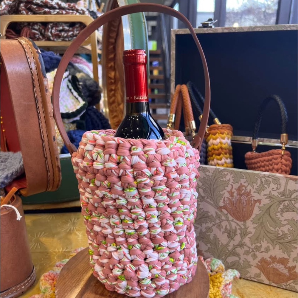Wine bottle holder